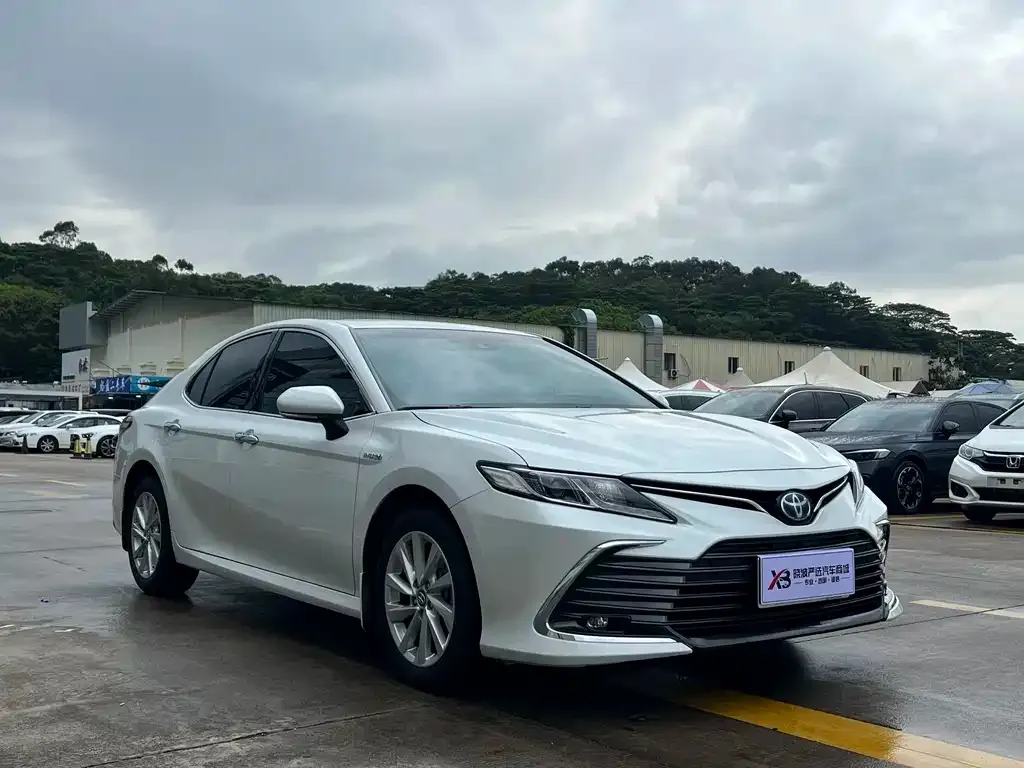 Toyota Camry — фото 4