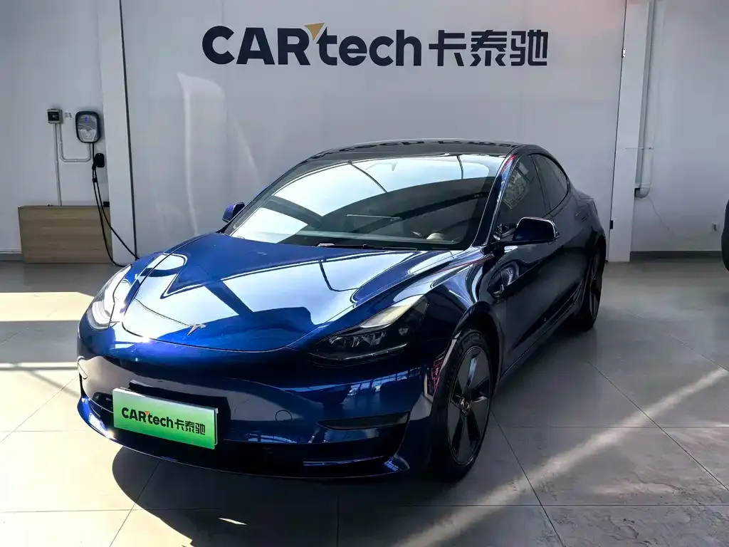 Tesla Model 3 — фото 1