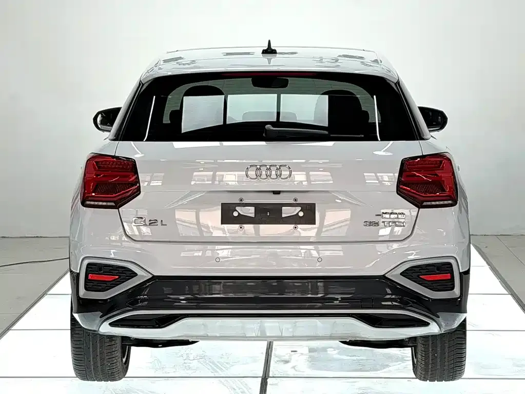 Audi Q2L — фото 4