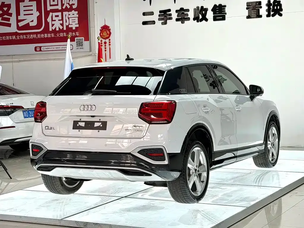 Audi Q2L — фото 2