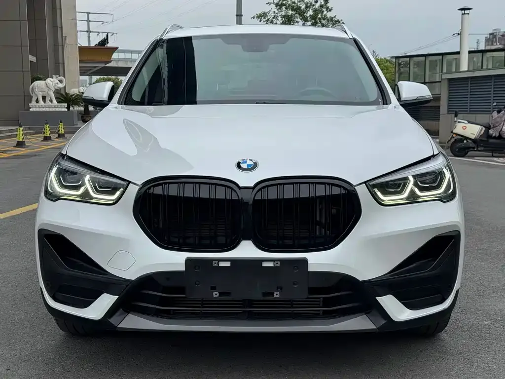 BMW X1 — фото 1