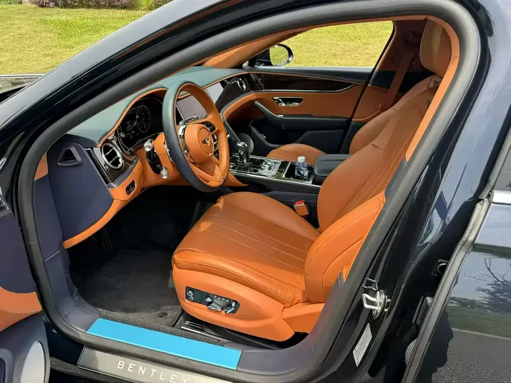 Bentley Flying Spur — фото 5