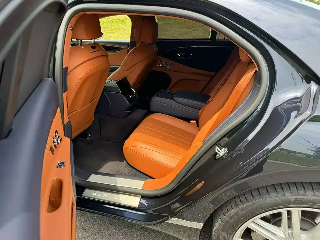 Bentley Flying Spur — фото 4