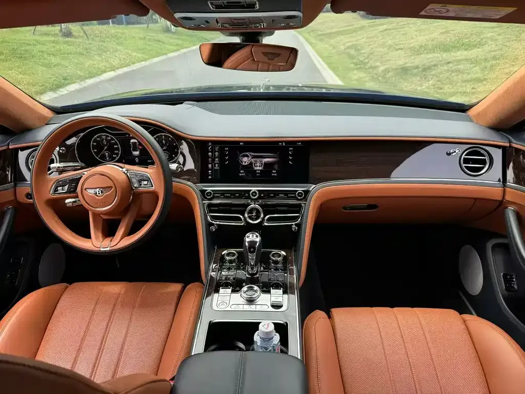 Bentley Flying Spur — фото 10