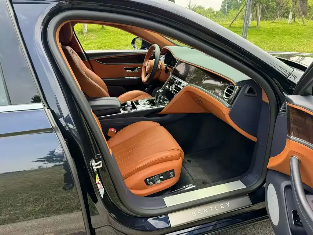 Bentley Flying Spur — фото 6