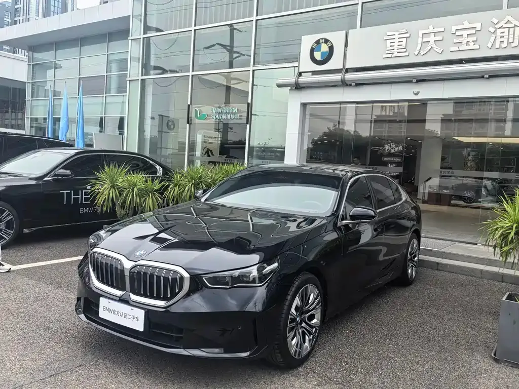 BMW 5 Series — фото 1