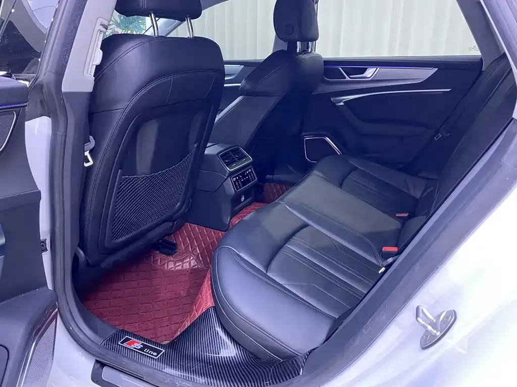 Audi A7 2022 из CN, фото 3
