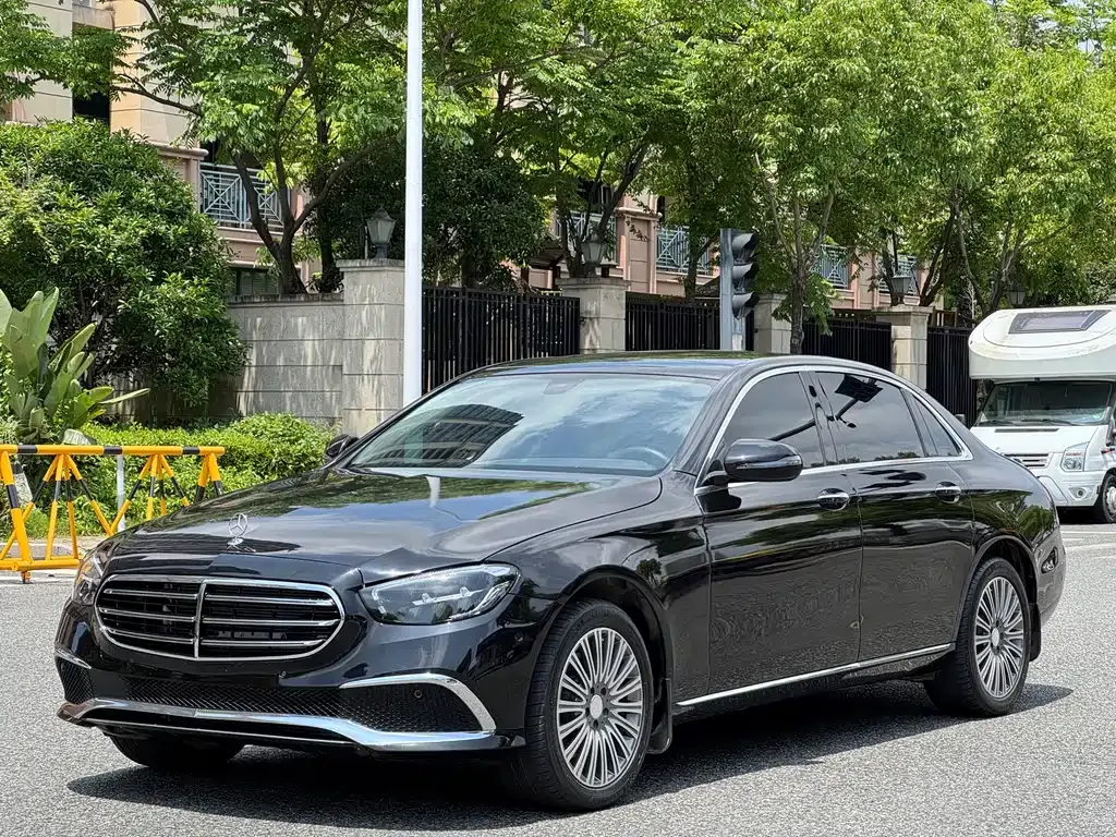 Mercedes-Benz E-Class — фото 10