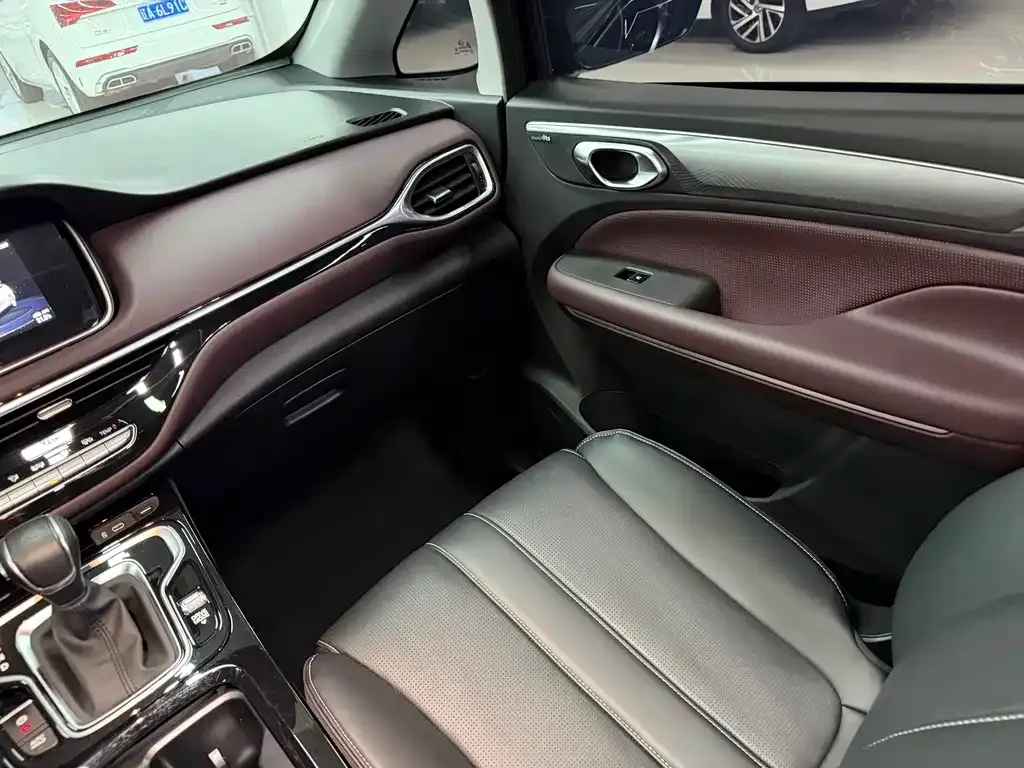 GAC Motor Trumpchi M6 — фото 3