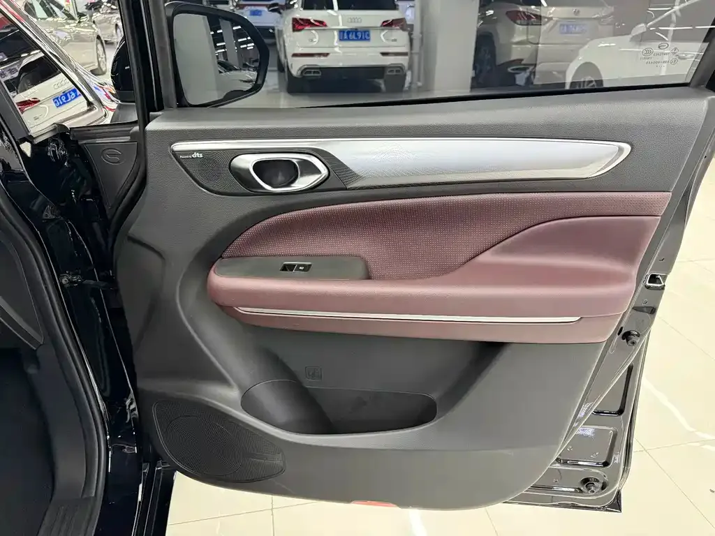 GAC Motor Trumpchi M6 — фото 2