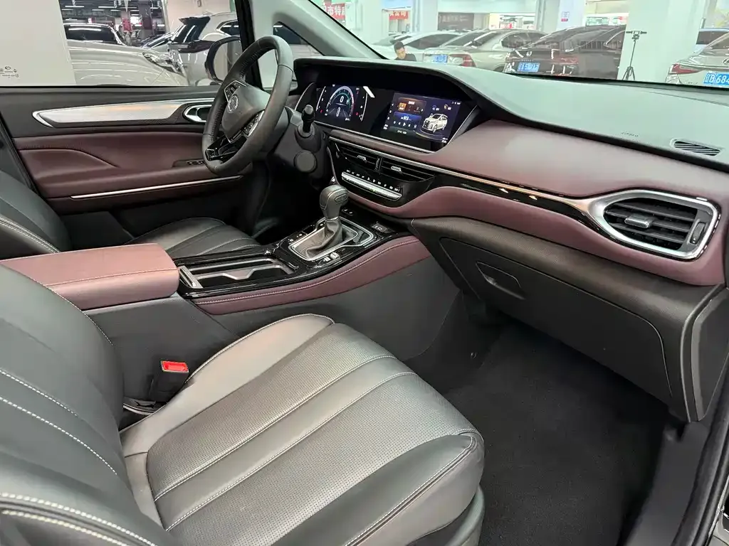 GAC Motor Trumpchi M6 — фото 7