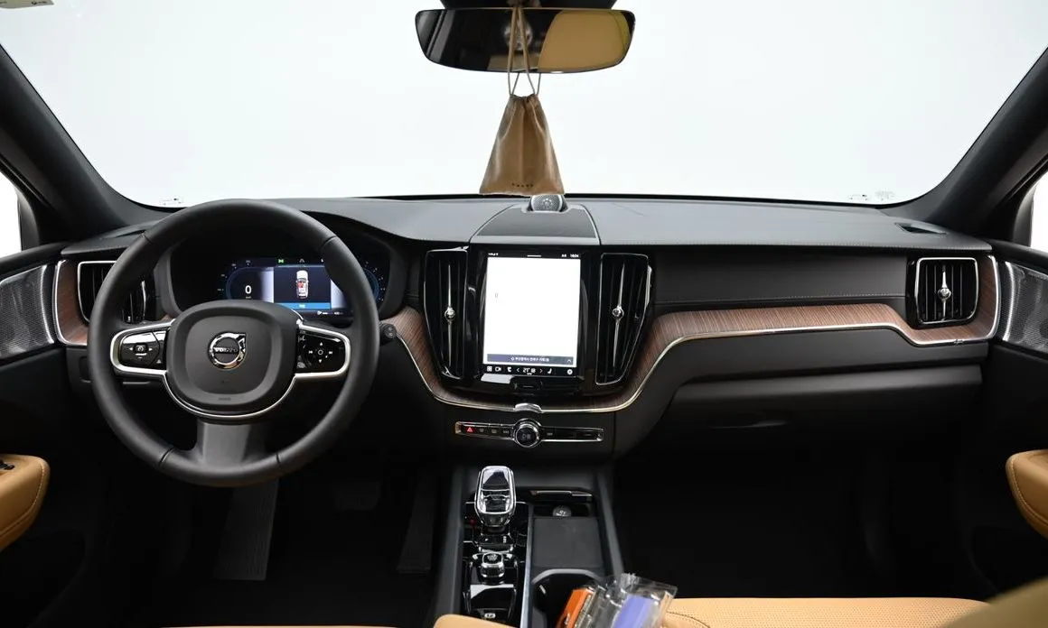 Volvo XC60 — фото 4
