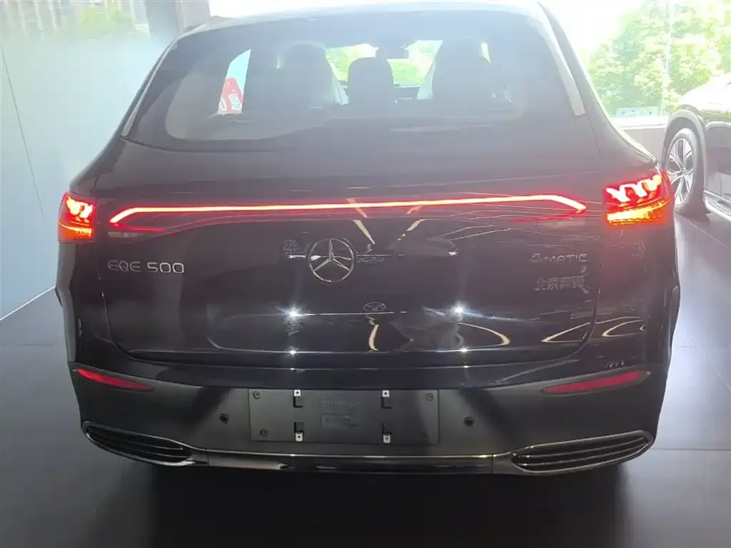 Mercedes-Benz EQE SUV — фото 3