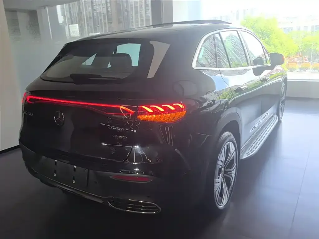 Mercedes-Benz EQE SUV — фото 7