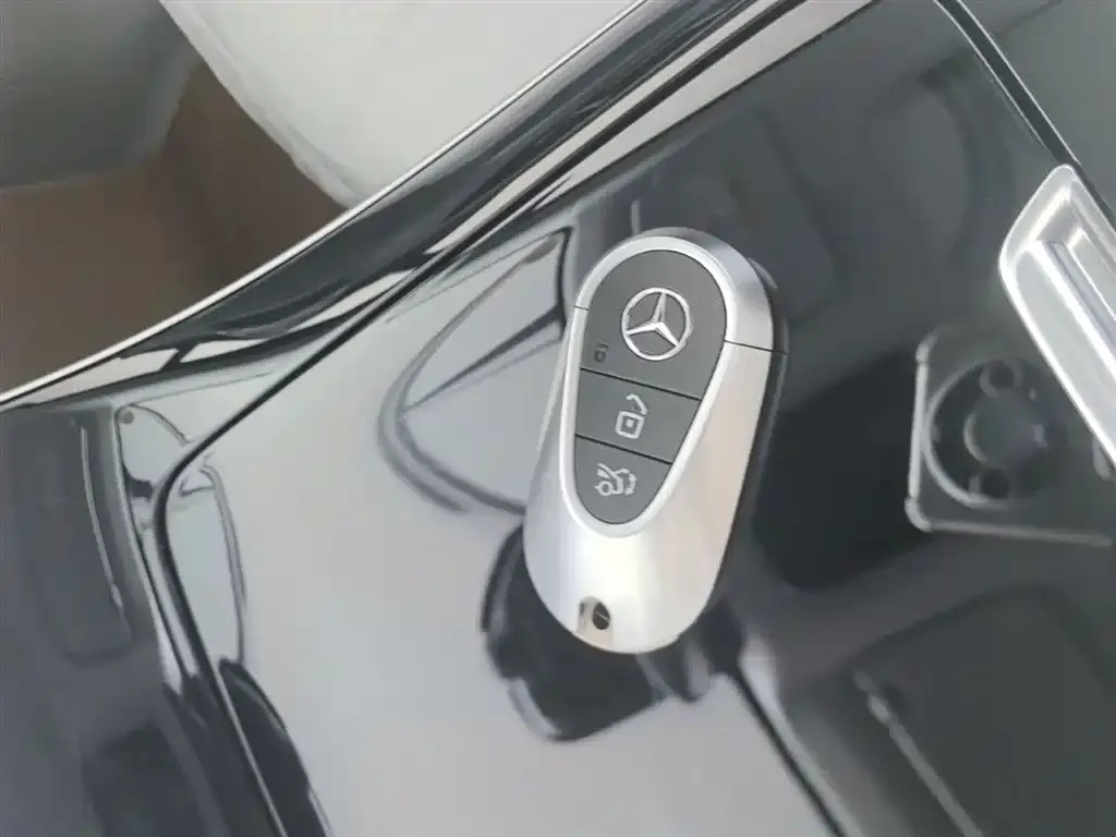Mercedes-Benz EQE SUV — фото 4