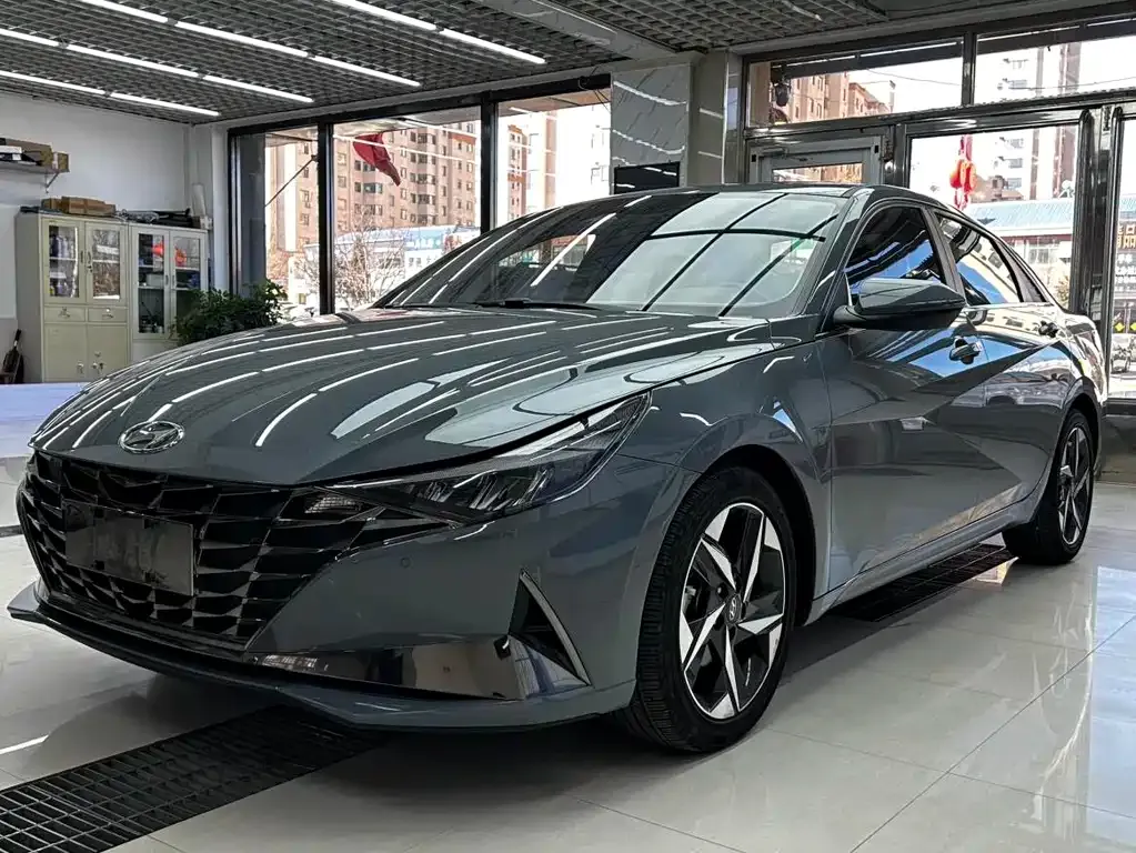 Hyundai Elantra — фото 1