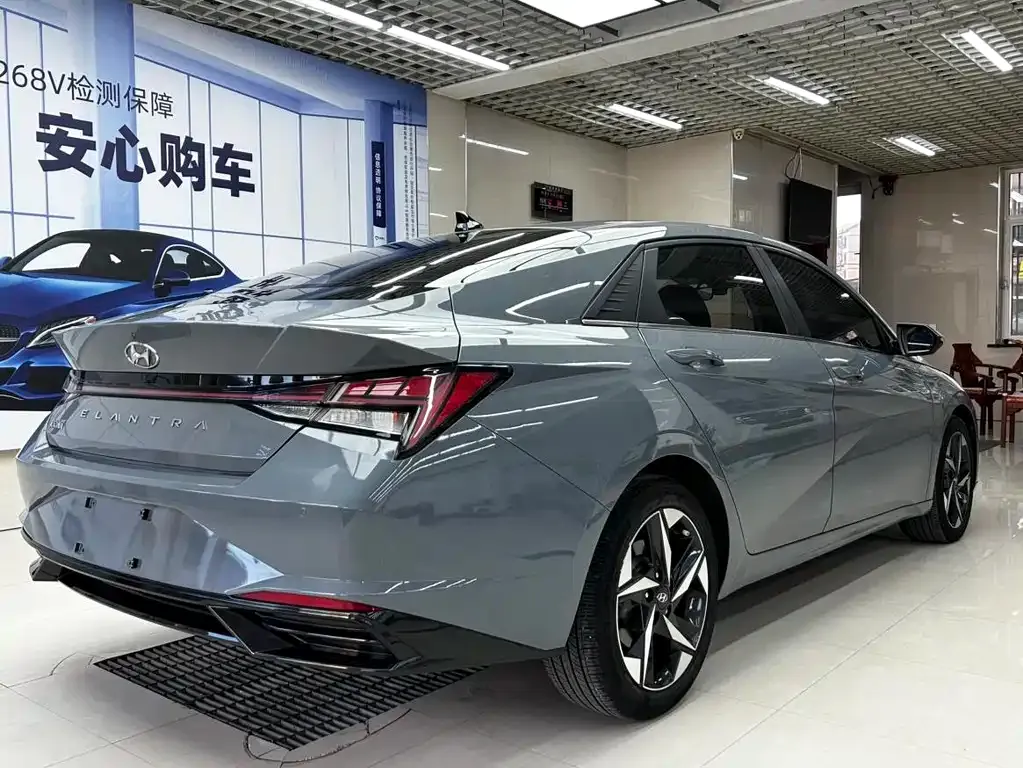 Hyundai Elantra — фото 2