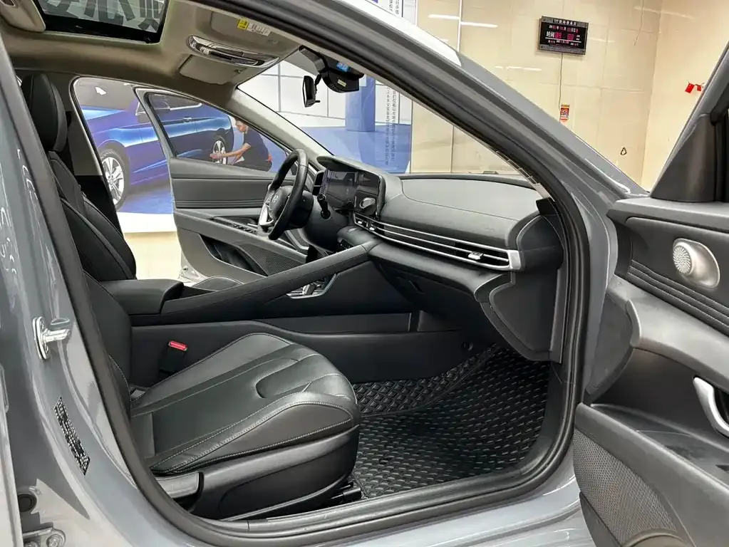 Hyundai Elantra — фото 9