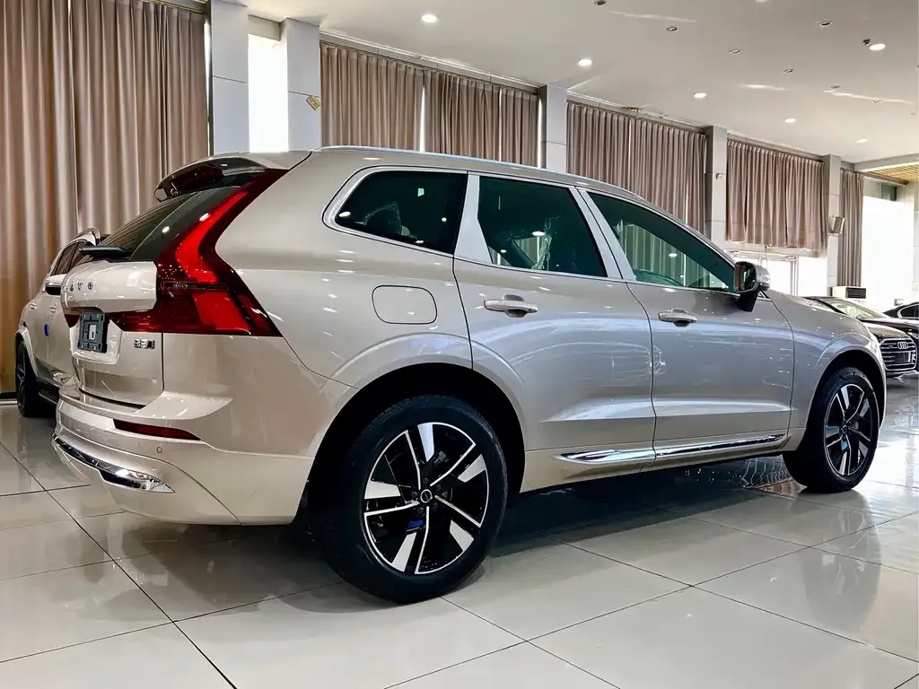 Volvo XC60 — фото 2
