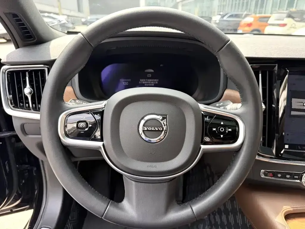 Volvo S90 — фото 4