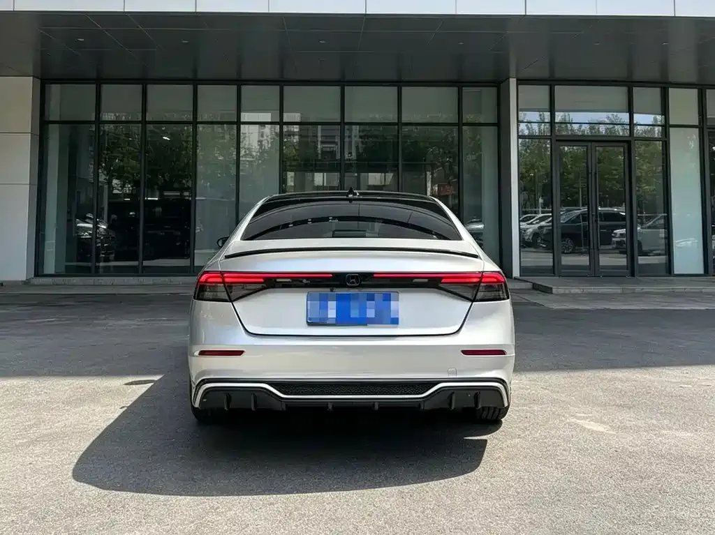 Honda Accord — фото 8