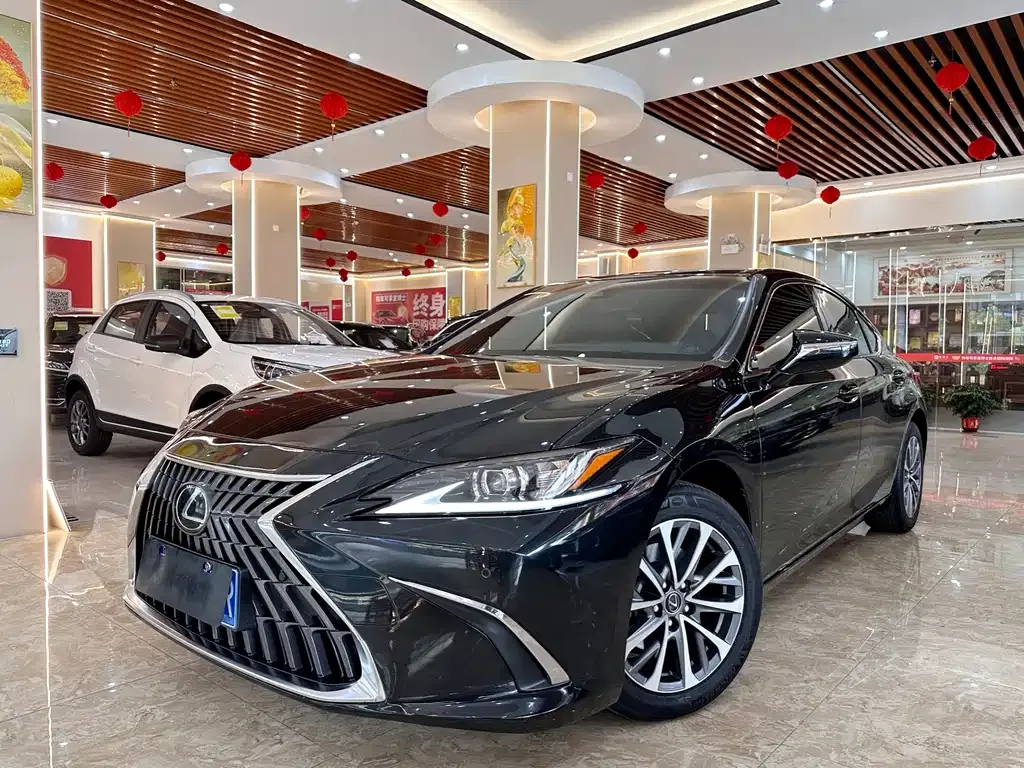 Lexus ES — фото 1