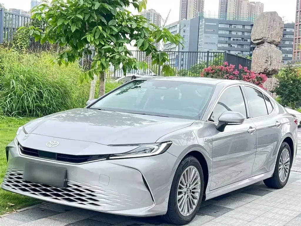 Toyota Camry — фото 8