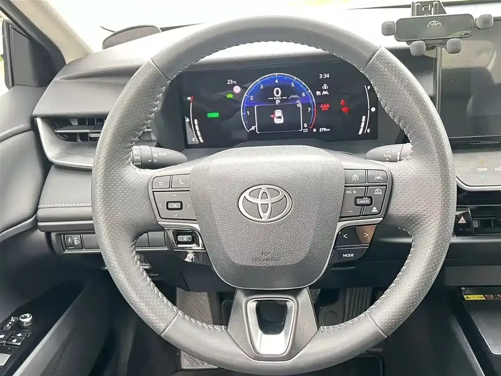 Toyota Camry — фото 3