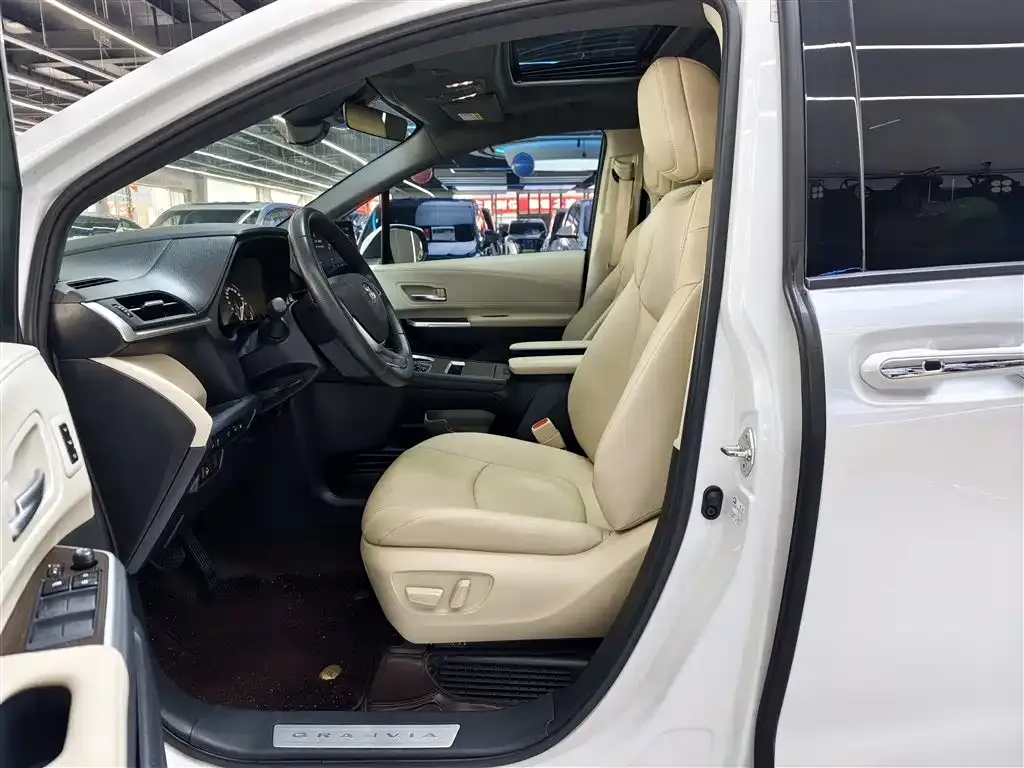Toyota Granvia — фото 5