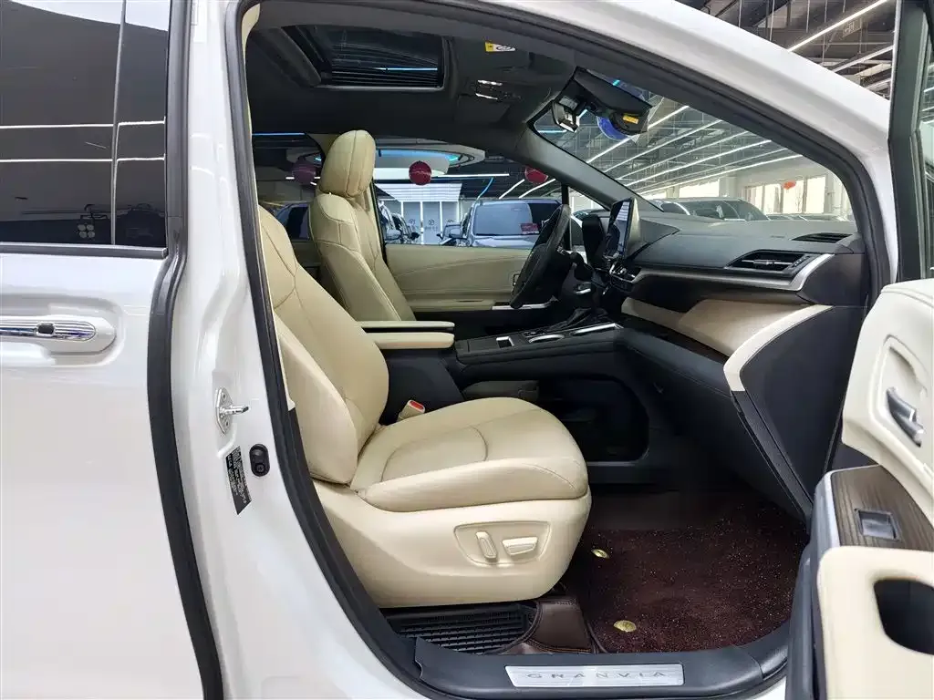 Toyota Granvia — фото 4