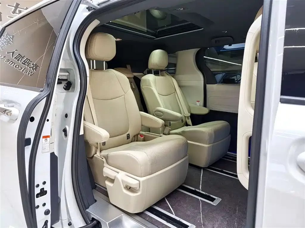 Toyota Granvia — фото 10