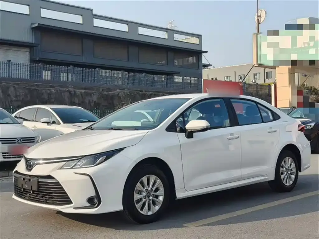 Toyota Corolla — фото 10