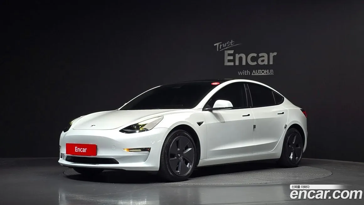 Tesla Model 3 — фото 1