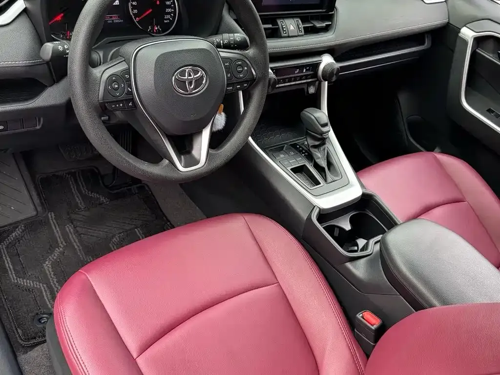 Toyota RAV4 — фото 6