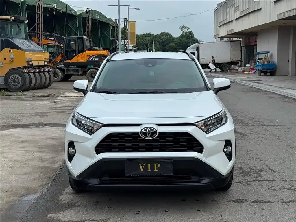 Toyota RAV4 — фото 2