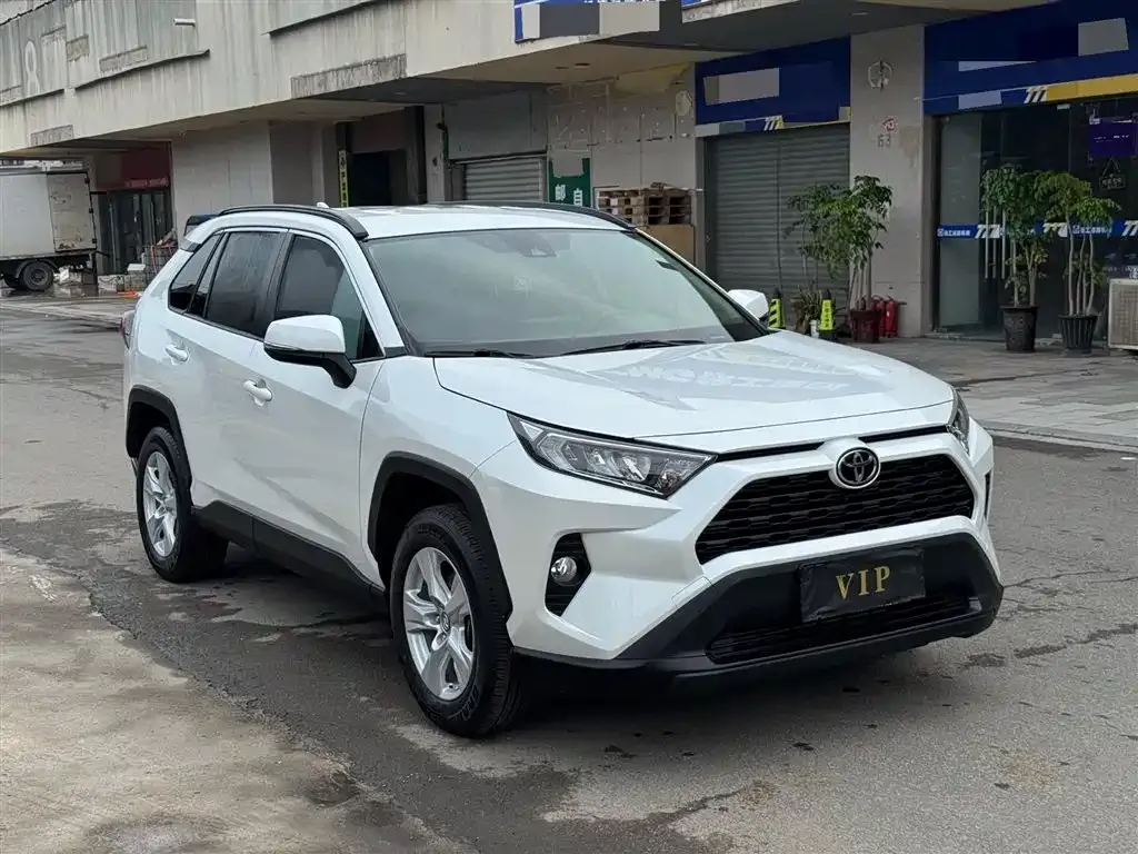 Toyota RAV4 — фото 7