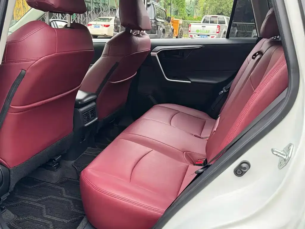 Toyota RAV4 — фото 10