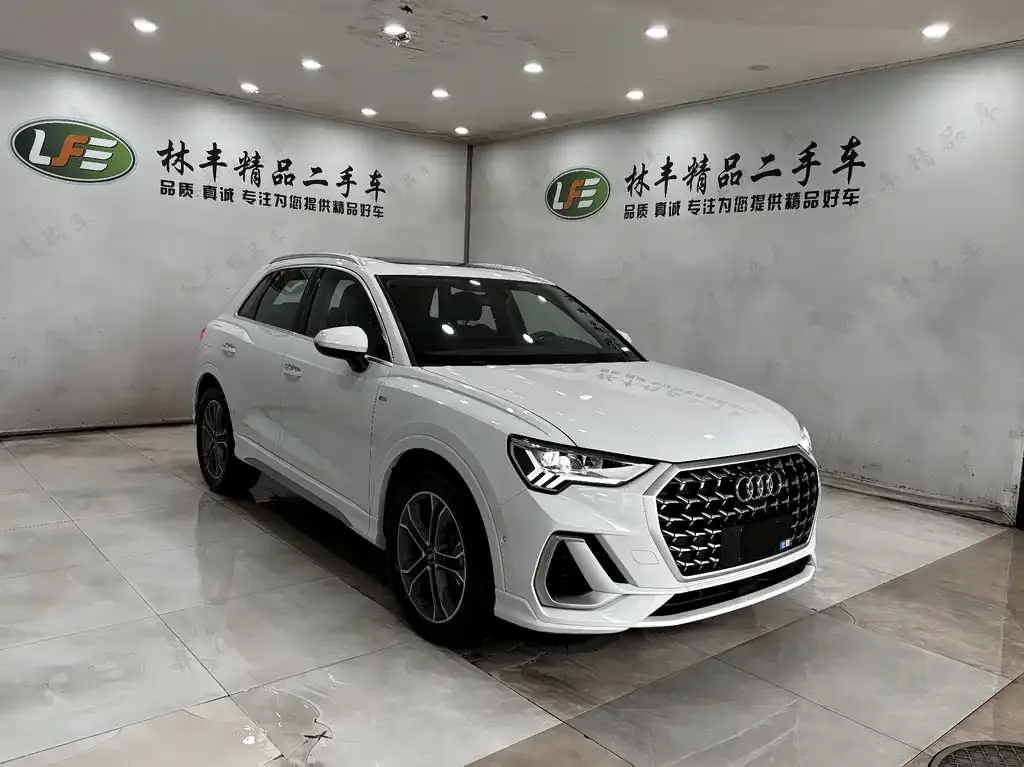 Audi Q3 — фото 10