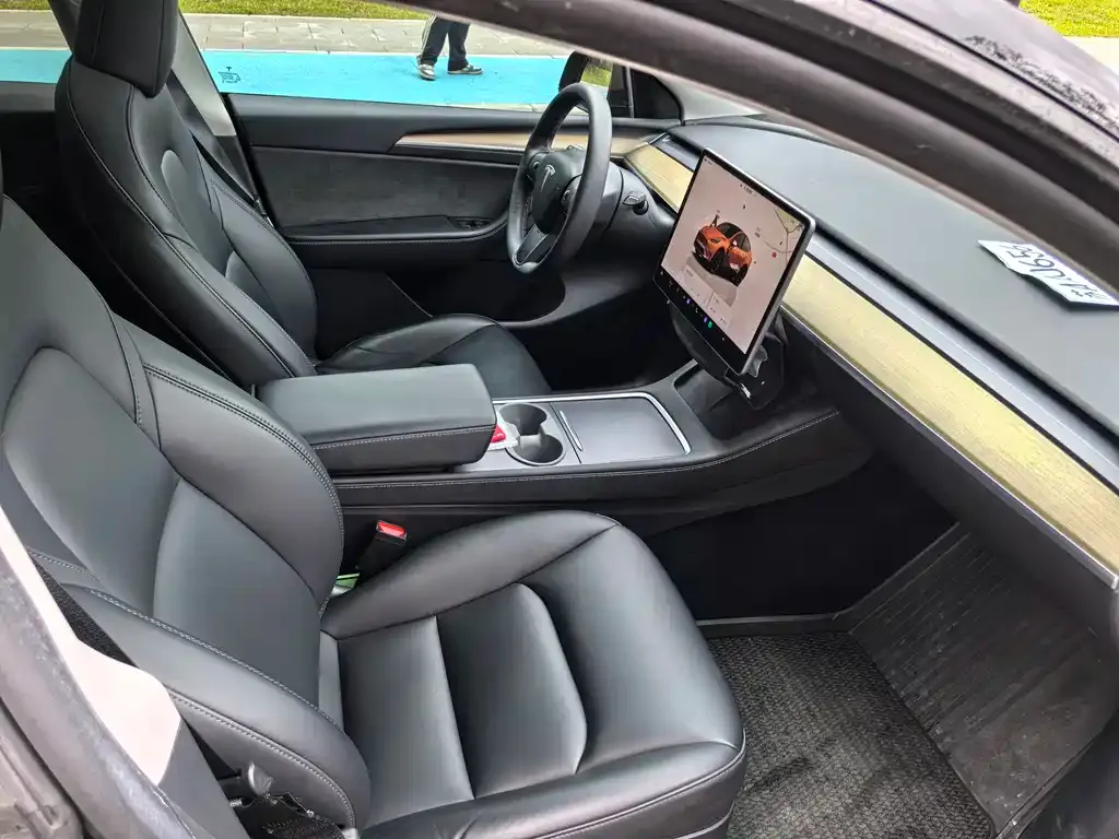 Tesla Model Y — фото 6