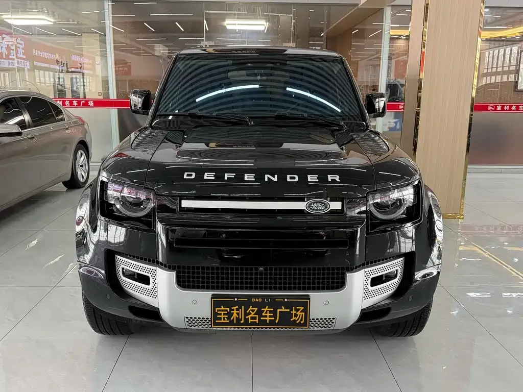 Land Rover Defender — фото 1