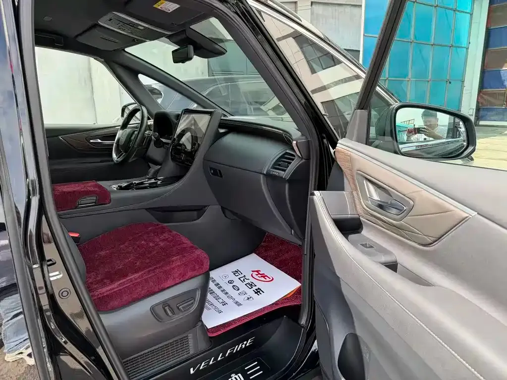 Toyota Vellfire — фото 3