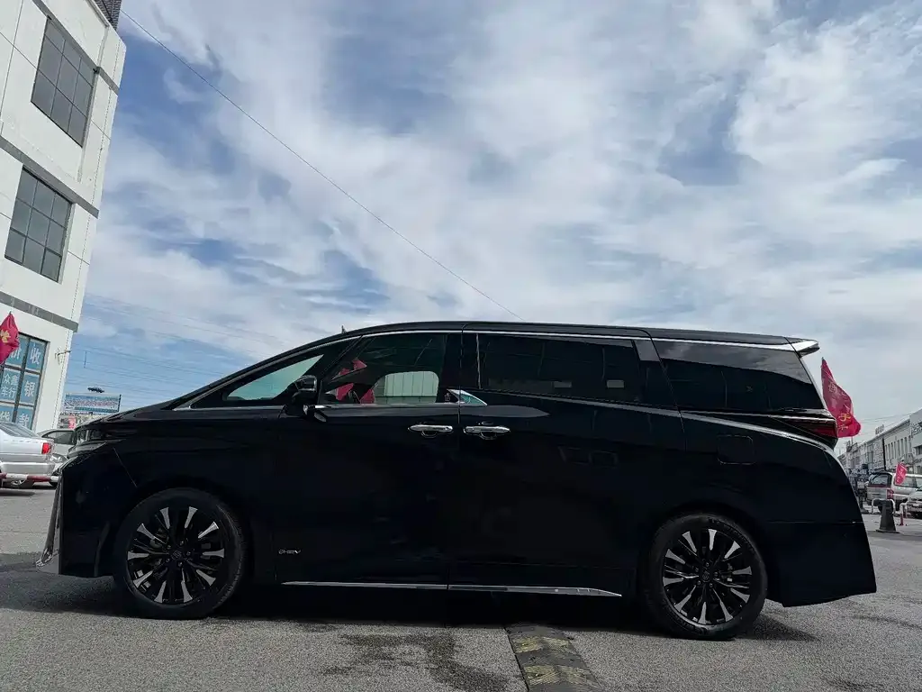 Toyota Vellfire — фото 8