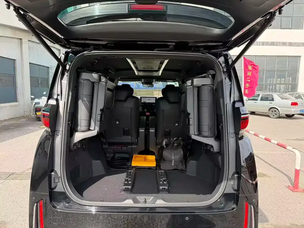 Toyota Vellfire — фото 4