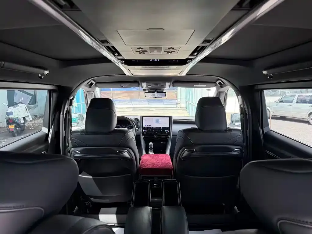Toyota Vellfire — фото 2