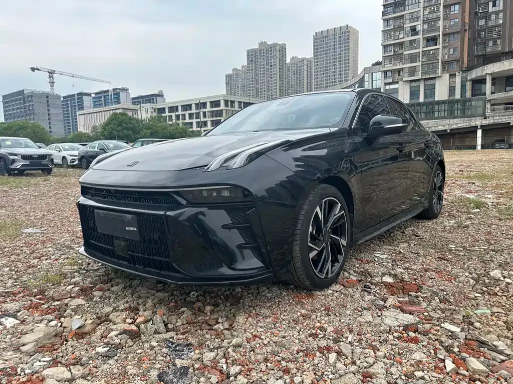 Lynk & Co 03