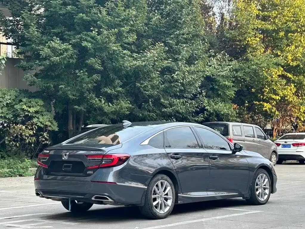Honda Accord — фото 5
