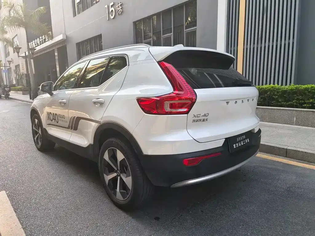 Volvo XC40 — фото 3