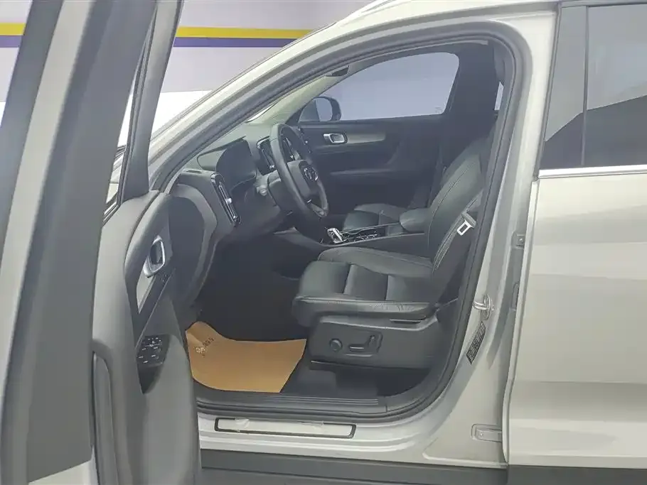 Volvo XC40 2023 из CN, фото 6