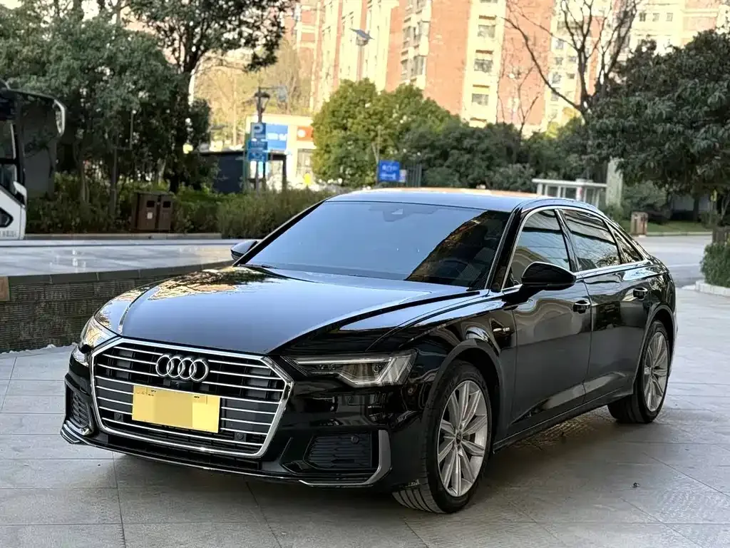 Audi A6L — фото 1