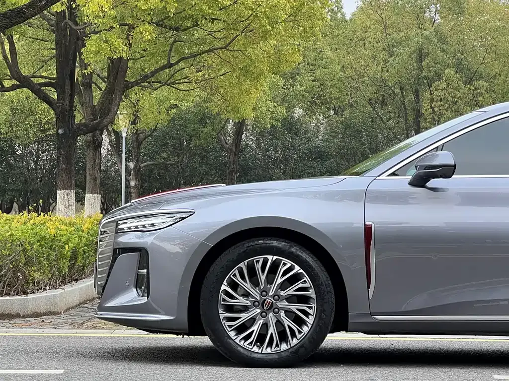 Hongqi H5 — фото 8